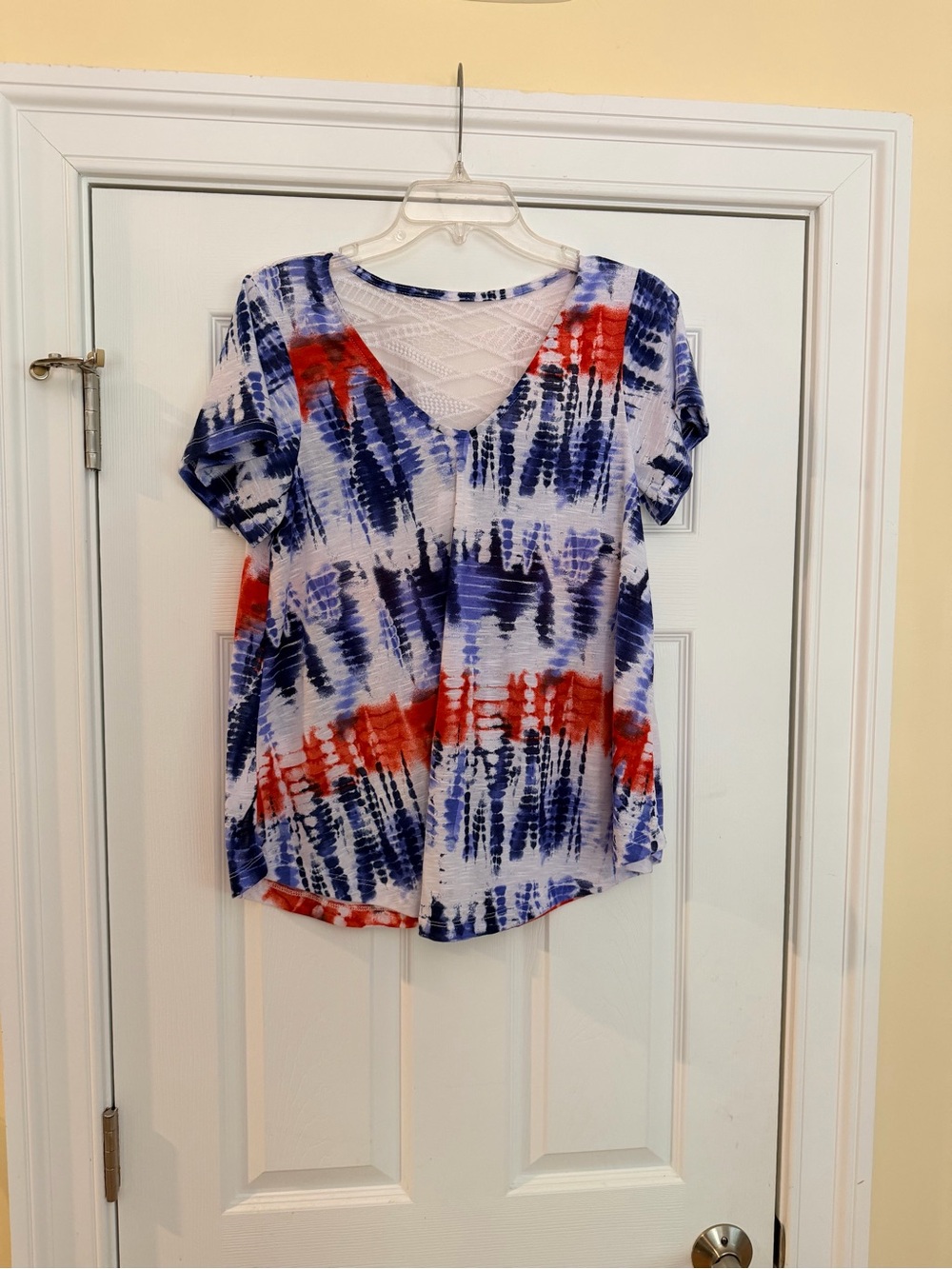 Ladies Sz Medium "new directions" Red/Blue/White Tie-Dye V-Neck Short Sleeve Top